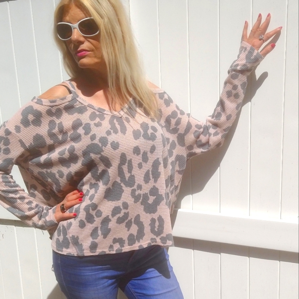 New Hopely Leopard Cold Shoulder top M
